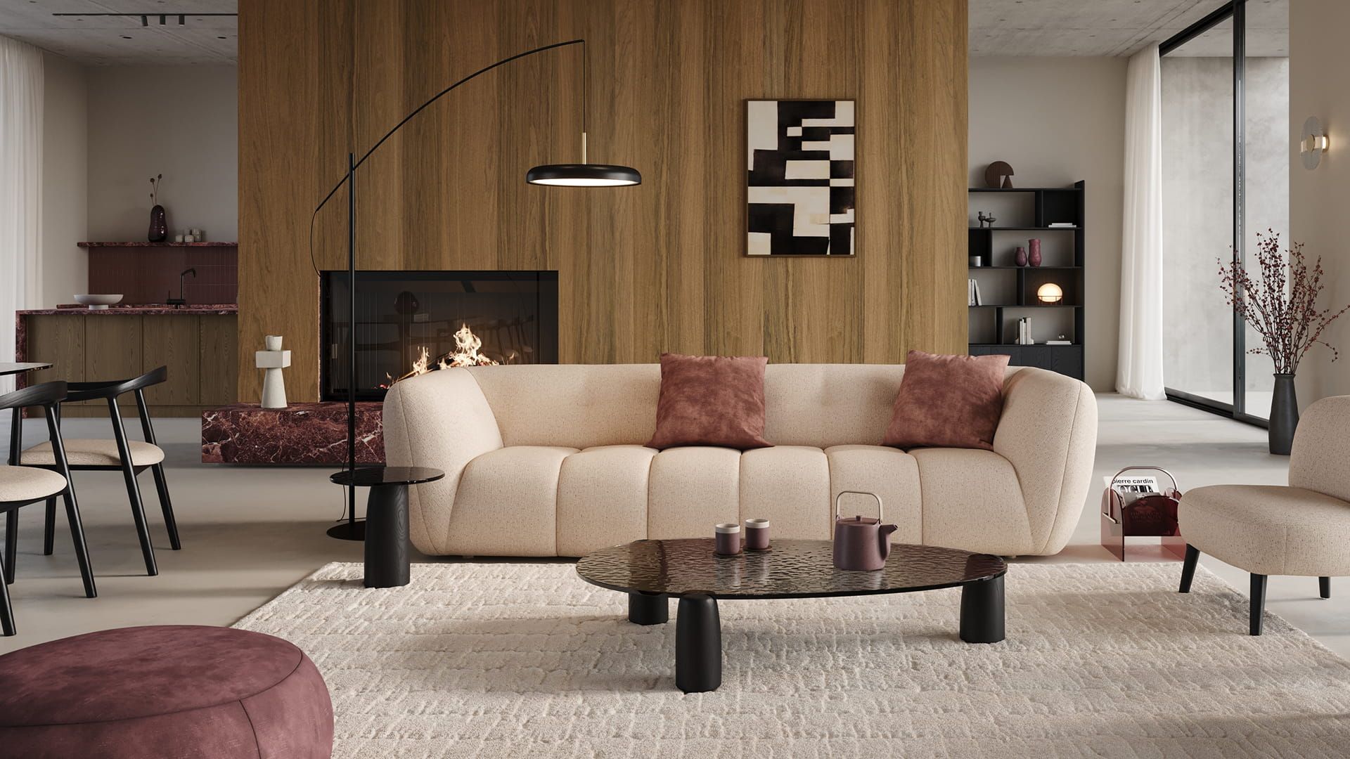 Licht tapijt Catania onder een ronde salontafel en beige zetel, in een moderne woonkamer met houten wand en open haard.