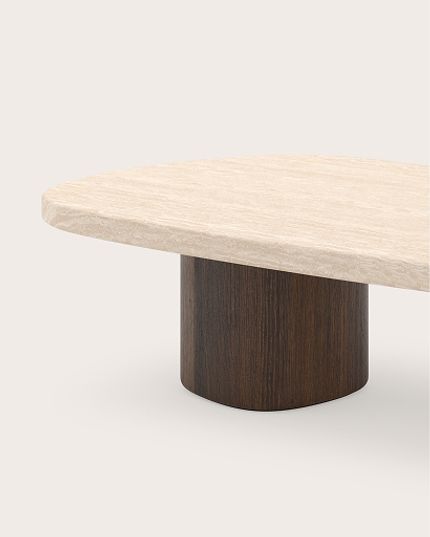 Ovale salontafel met licht natuurstenen blad en twee cilindervormige poten in donker hout.