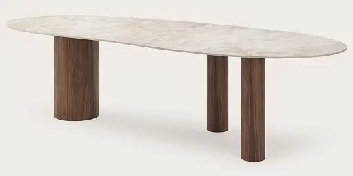 Table de salle à manger ovale avec plateau clair et trois pieds cylindriques en bois sur fond clair.