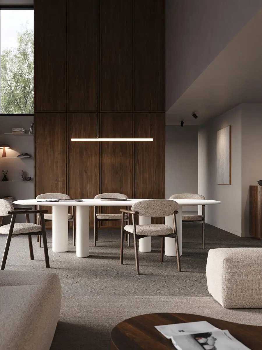 Salle à manger avec table blanche et chaises Serrato au revêtement doux, devant un grand mur en bois et des fenêtres laissant entrer la lumière naturelle.