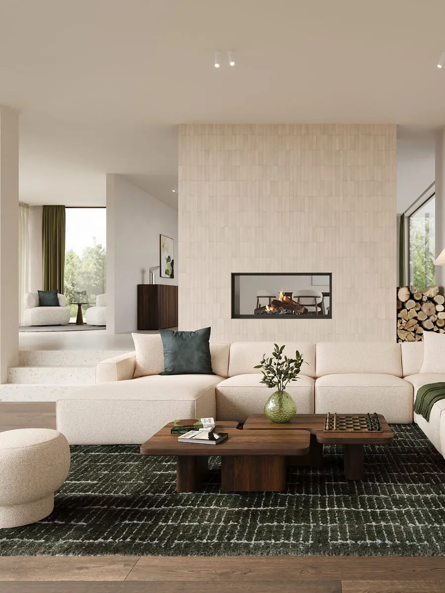 Donkergroen tapijt Cefalu onder een modulaire beige zetel met houten salontafel, in een lichte woonkamer met open haard.