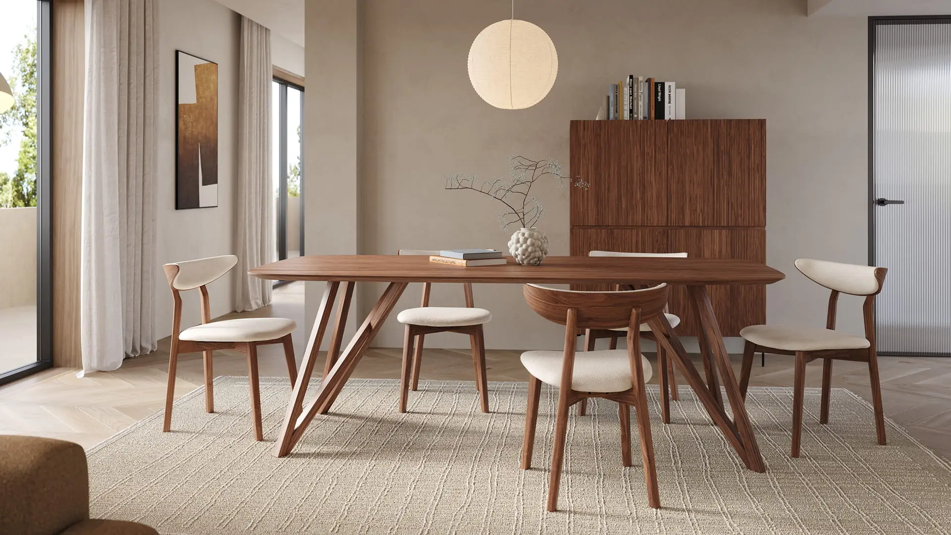 Grivolo kast in donker hout achter een houten eettafel in een warm, modern interieur met stoelen en hanglamp.