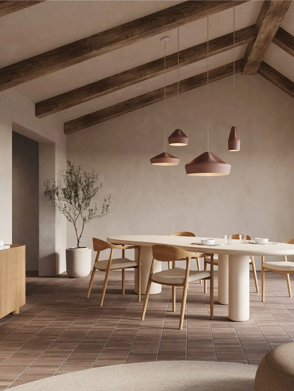 Lange Artisano eettafel met afgeronde vormen en centrale poten, in een warme ruimte met houten balken en lichte stoelen.