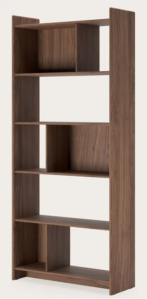 Étagère ouverte en bois avec compartiments asymétriques et plusieurs étagères en bois foncé sur fond neutre.