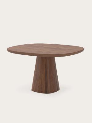 Amato eettafel in walnootkleurig hout met stadiumvormig blad en massieve, kegelvormige centrale poot.