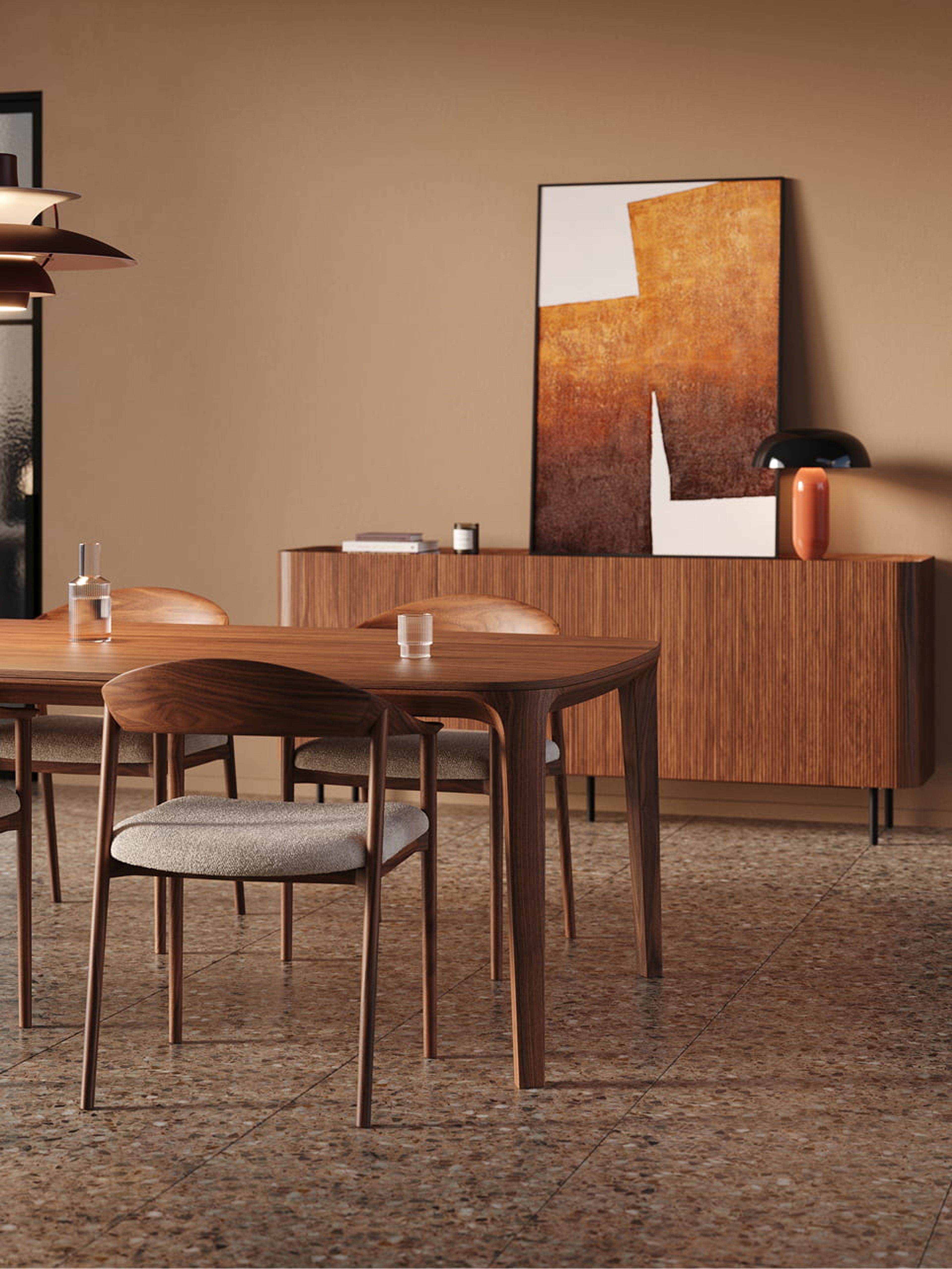 Curvato kast met afgeronde vormen en verticale houtstructuur in warm donker hout, geplaatst in een stijlvol eetkamerinterieur met designmeubels.