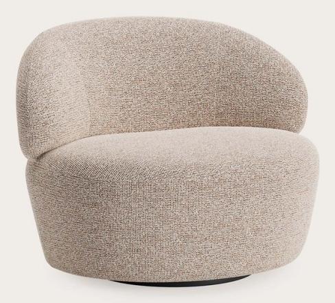 Beige, ronde fauteuil met een moderne en comfortabele uitstraling, perfect voor een relaxte zithoek.