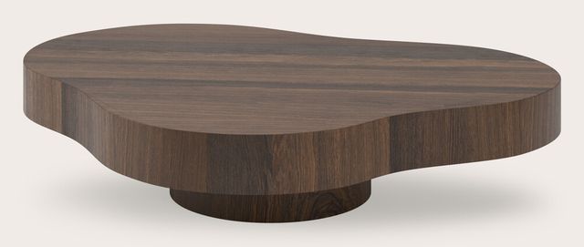 Donkerhouten salontafel met organische, afgeronde vorm en lage centrale voet op neutrale achtergrond.