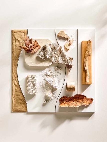 Un moodboard avec différents matériaux, y compris des tissus, du bois, de la céramique et d'autres textures naturelles, disposés sur un fond blanc dans un motif abstrait.