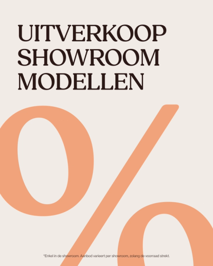 Beige promotiebeeld met de tekst “Uitverkoop showroom modellen” en een groot oranje procentteken.