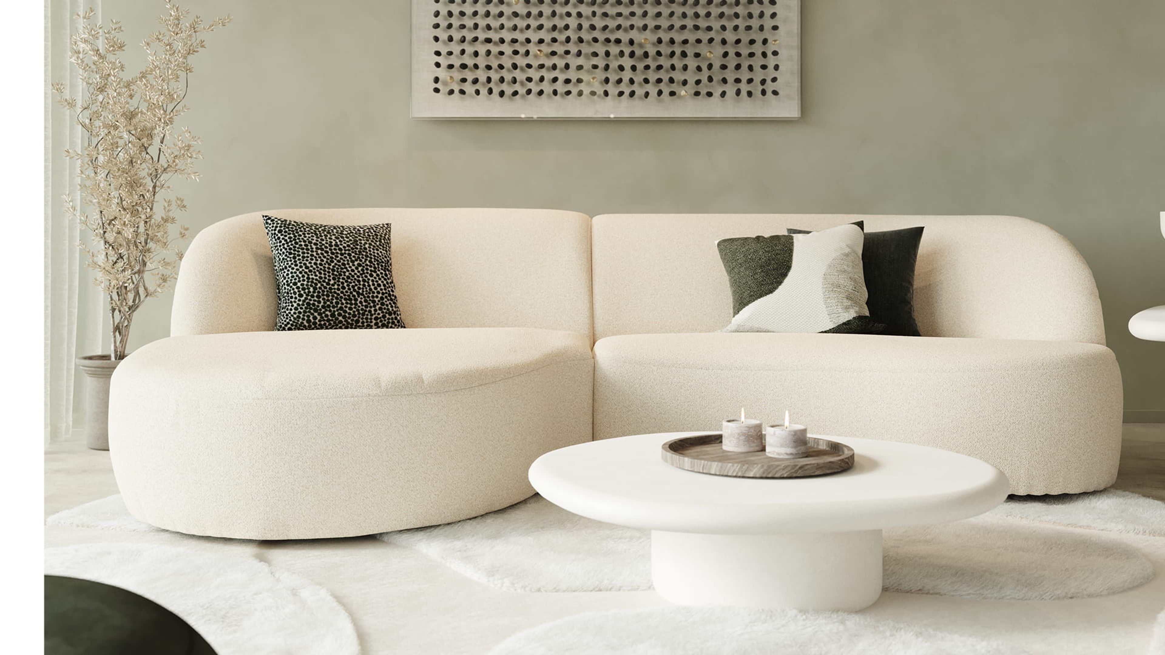 Artisano pebblevormige salontafel in wit voor een beige modulaire zetel in een rustig, modern interieur.