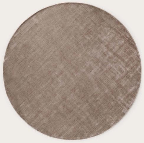 Tapis rond dans des tons naturels avec une surface douce et uniforme.