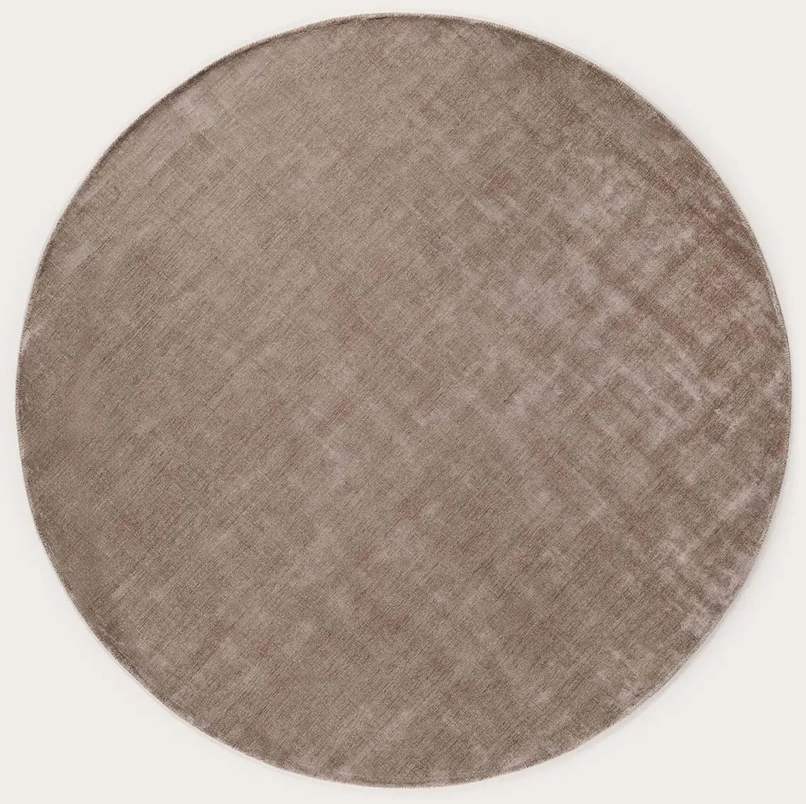 Rond tapijt in natuurlijke tinten met een zacht, uniform oppervlak