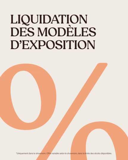 Visuel promotionnel beige avec le texte « Liquidation des modèles d’exposition » et un grand symbole pourcentage orange.