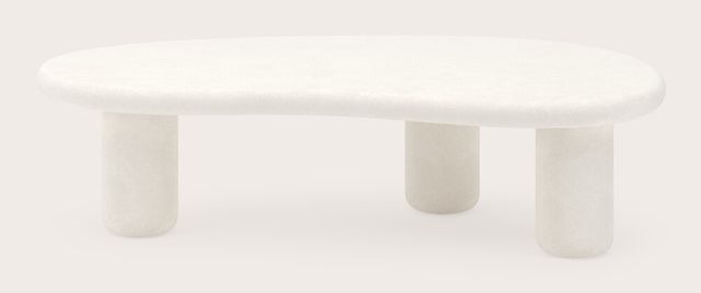 Ovale, lichtgekleurde salontafel met afgerond blad en drie cilindervormige poten op neutrale achtergrond.