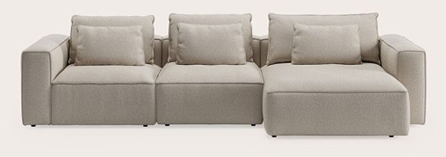 Modulaire zetel Duomo met drie zitmodules en kussens in lichtbeige stof op neutrale achtergrond