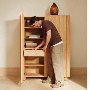 Découvrez la beauté des meubles d'appoint belges, alliant parfaitement design et fonctionnalité. Créez une ambiance élégante et accueillante dans votre intérieur.