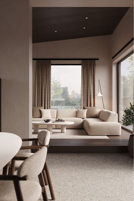 Canapé d'angle clair avec méridienne dans un salon élégant comme signature de l'intérieur