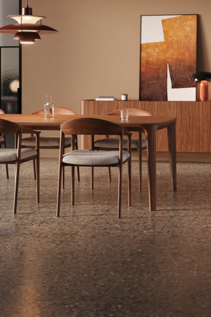 Stijlvolle en comfortabele stoelen, ontworpen met een verfijnd Belgisch ontwerp en kwaliteit. Perfect voor het creëren van een stijlvolle en uitnodigende zithoek in jouw interieur.