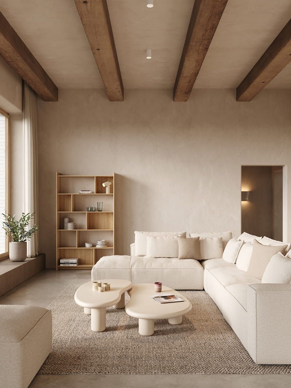 Artisano blobvormige salontafel in licht beige op een tapijt in een warm, minimalistisch interieur met zetel en rek.