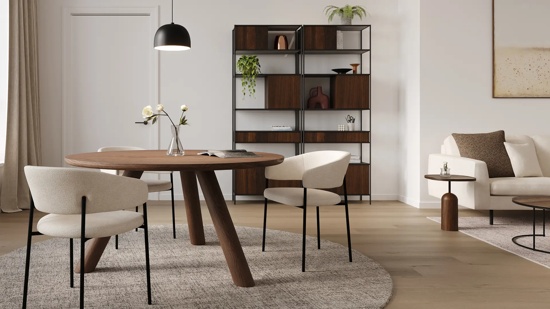 Salon lumineux avec canapé d’angle beige, tables basses rondes noires sur un grand tapis, tableau mural et étagère ouverte avec plantes.